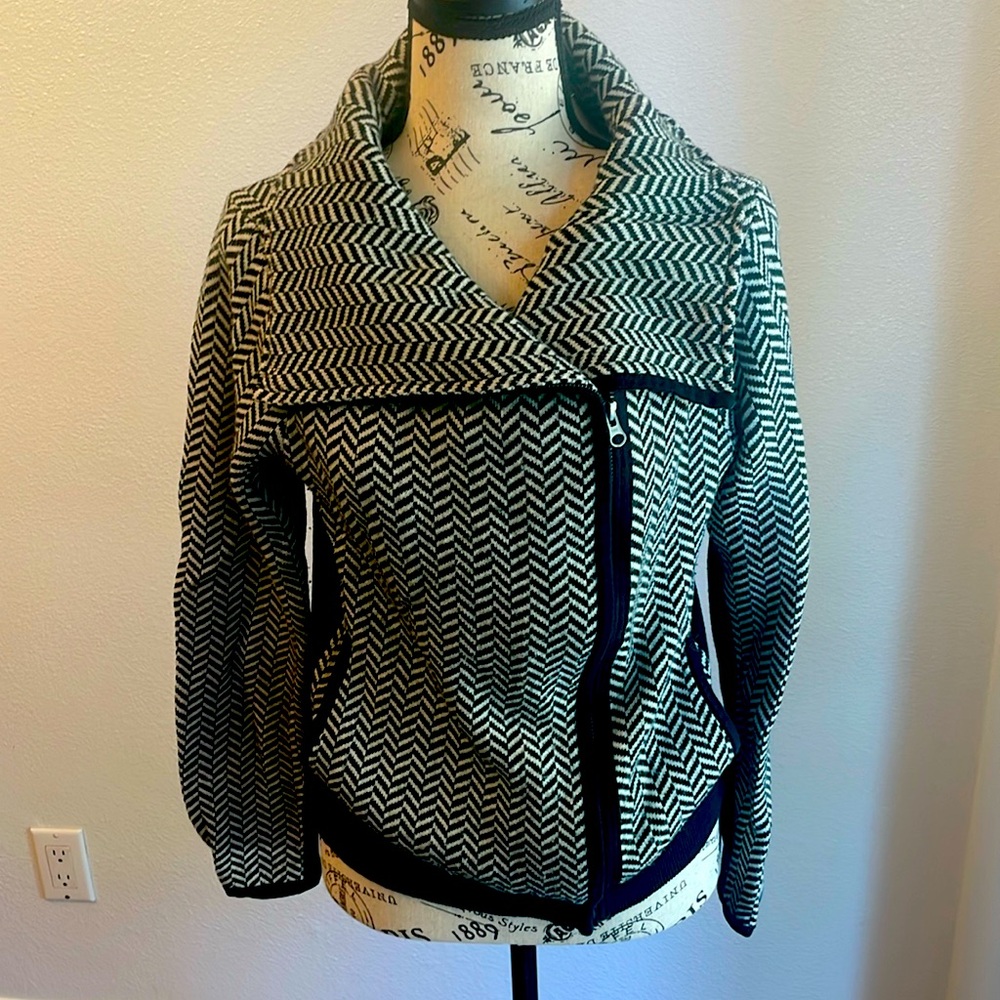 Anthropology sparrow thick wool blend black and white zipper sweater coat